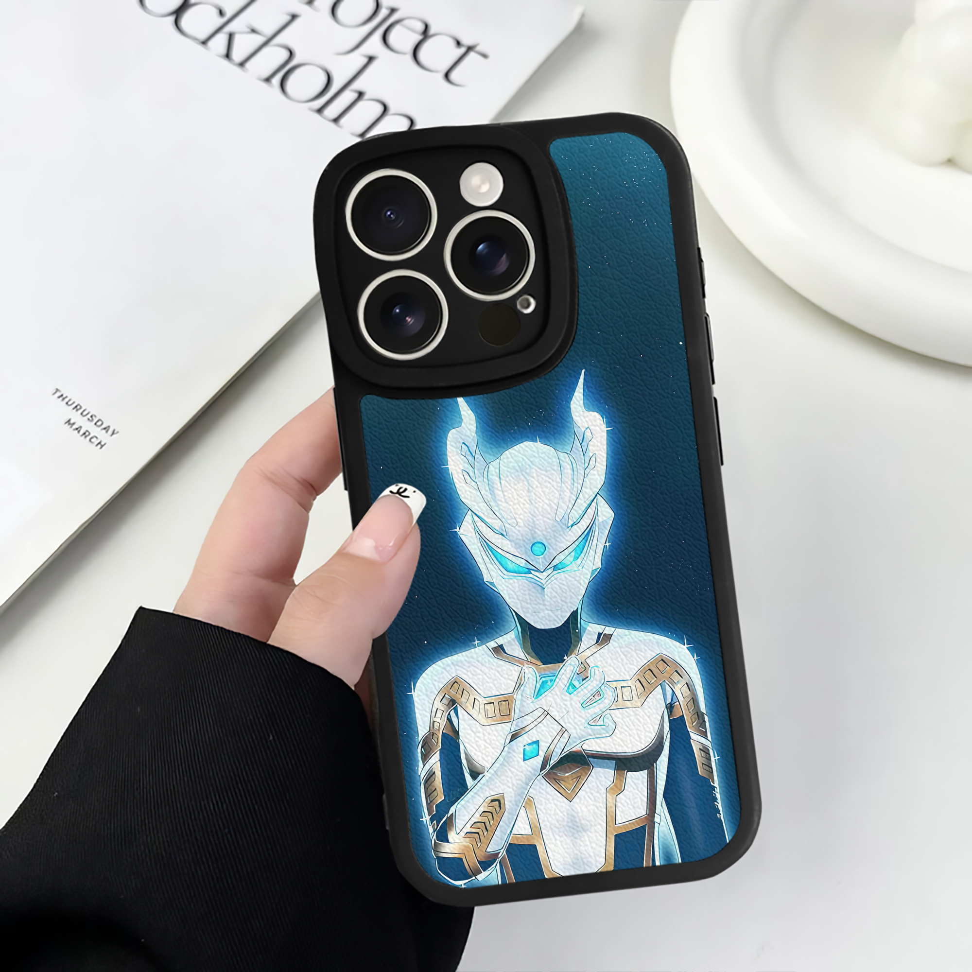 （画像用） ウルトラマン Ultraman 【iPhone 16シリーズ対応】シリコンスマホケース（レザー調） 材質：シリコン